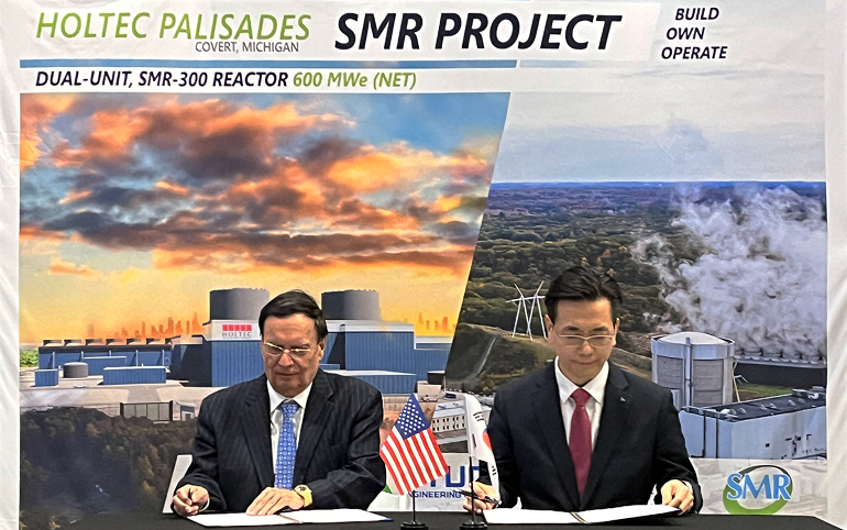 Hyundai E&C CEO Han-woo Lee(right), Holtec Chairman Kris Singh(left)